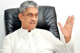 "படைக்குறைப்பு ஆபத்தானது; சிங்கப்பூரை முன்மாதிரியாகக் கொள்ளுங்கள்": சரத் பொன்சேகா எச்சரிக்கை!
